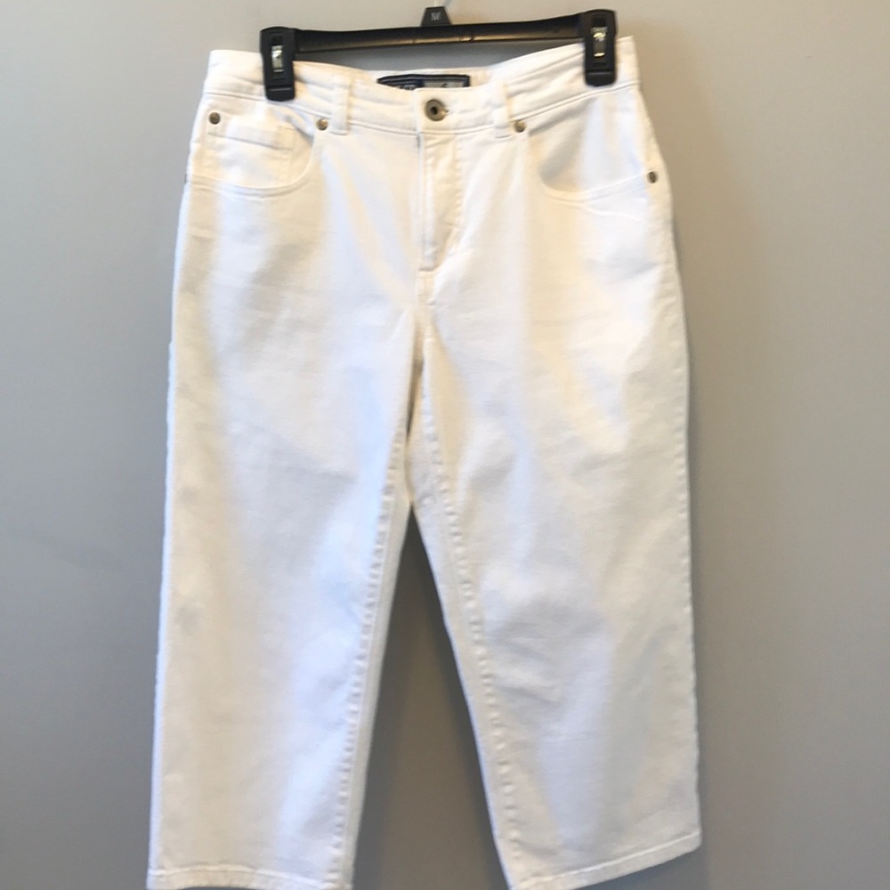 Izod White capri pants , size 6